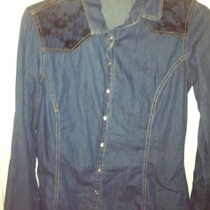 Denim shirt size medium forever 21 Denim shirt size medium forever 21