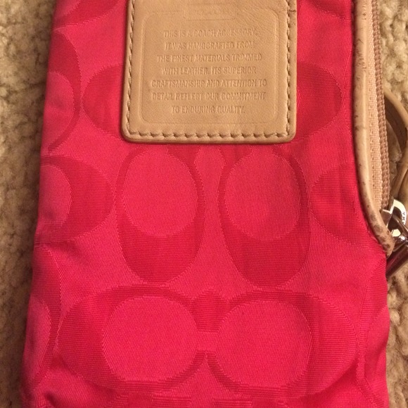Pink Coach Wristlet/Phone Holder - Picture 4 of 4