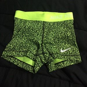 $20 TONIGHT ONLY ! Nike pro shorts