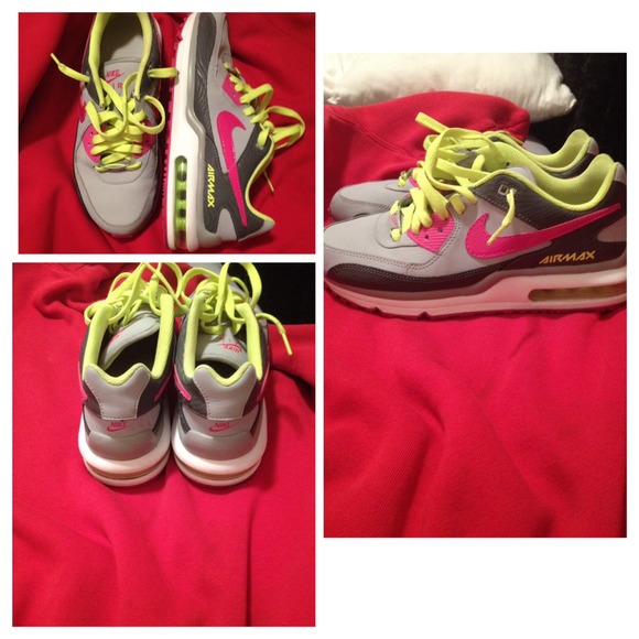 Woman's Nike Air Maxx