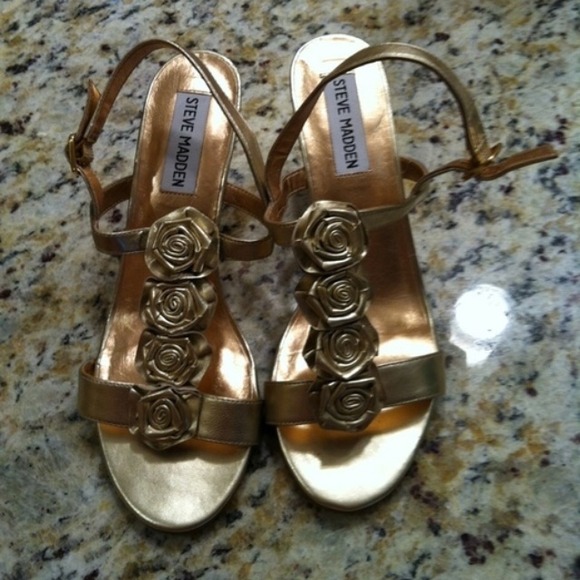 Steve Madden gold heals with flower