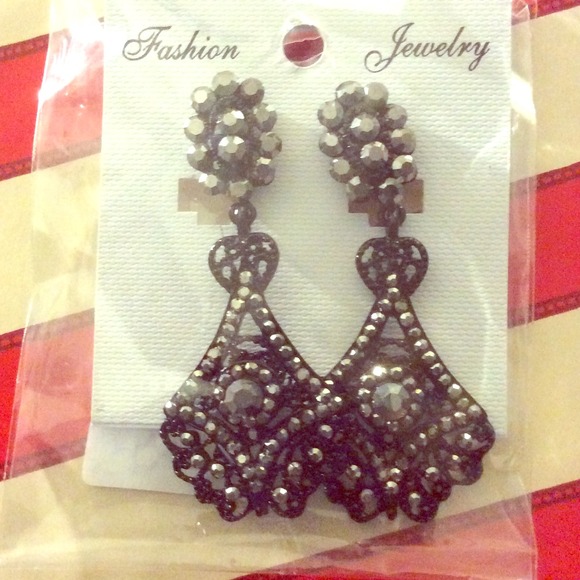 2 sets Smoky black clip on earrings