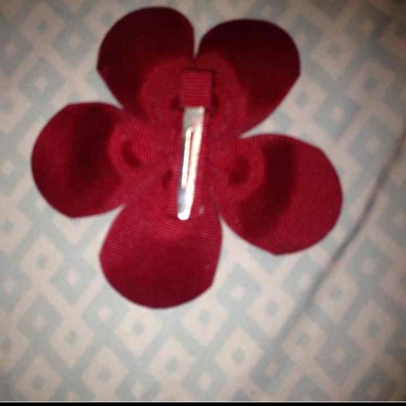 Flower Bow 🎀 - Picture 2 of 2