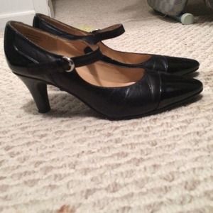 Black 1 or 2 inch heels😈