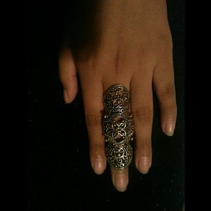 Whole gold ring finger