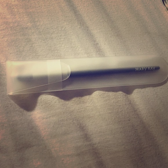 Mk eye crease brush