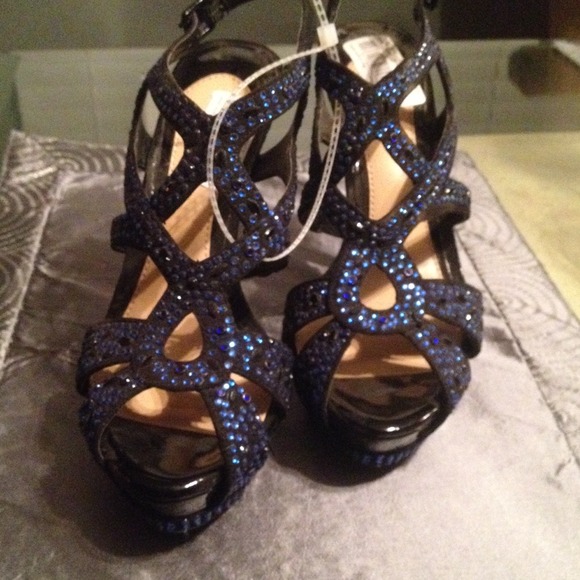 Goorrrrgeous bini blue stoned black heels - Picture 2 of 4