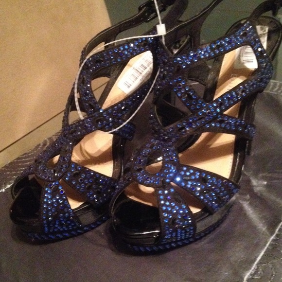 Goorrrrgeous bini blue stoned black heels - Picture 3 of 4