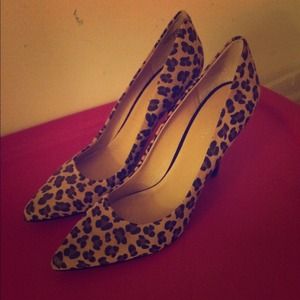 Leopard pumps!