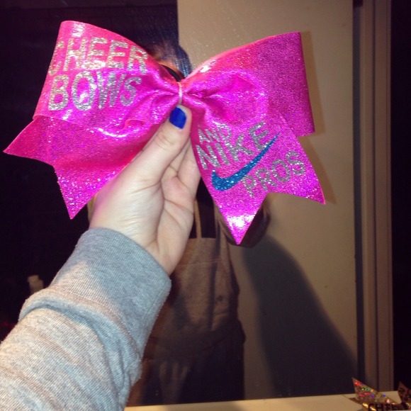 Cheer bow