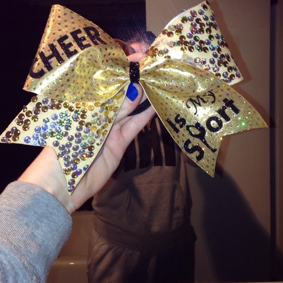 Cheer bow