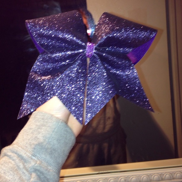Sparkly cheer bow - Picture 1 of 2