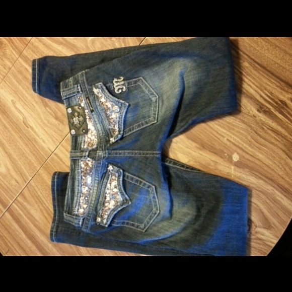 Only worn couple times, size 28 inseam 33