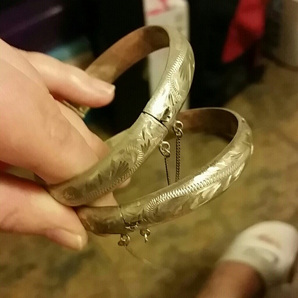 Sterling Silver matching bangle set.