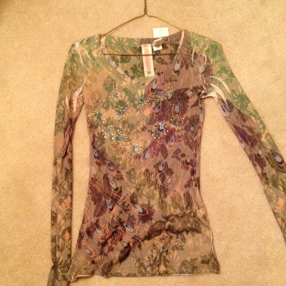 Long sleeve, peacock print, v neck