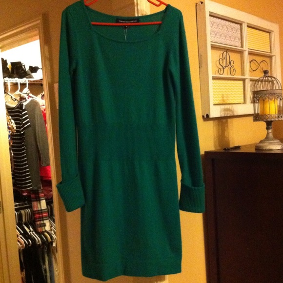 emerald green sweater outfit