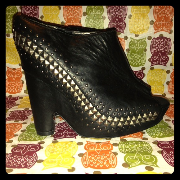 Studded wedges