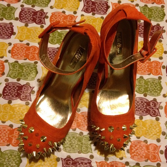 Orange platforms - Picture 2 of 3