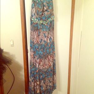 Formal dress .