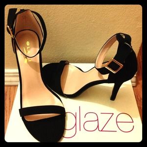 BNWT! Elegant Strappy Heels in Black Suede sz 7.5