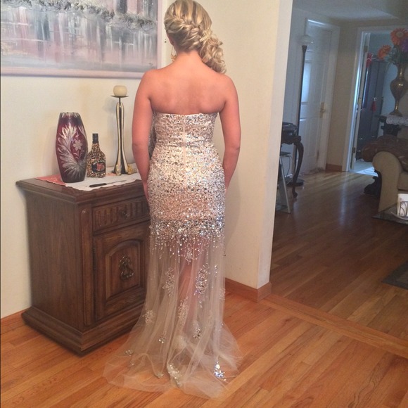 💎Glamorous Nude Prom / Formal Dress💎 - Picture 2 of 2
