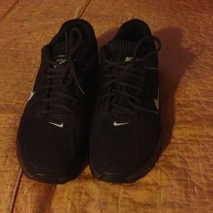 I'm trading my Air max dark brown and tan