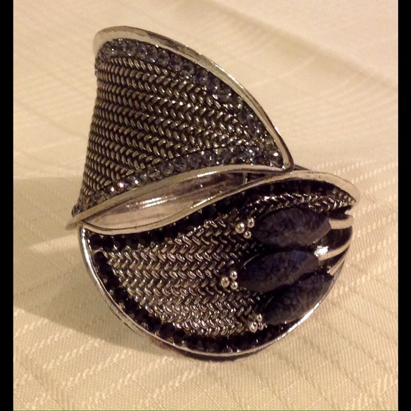 Hinged Bangle Bracelet - Picture 2 of 3