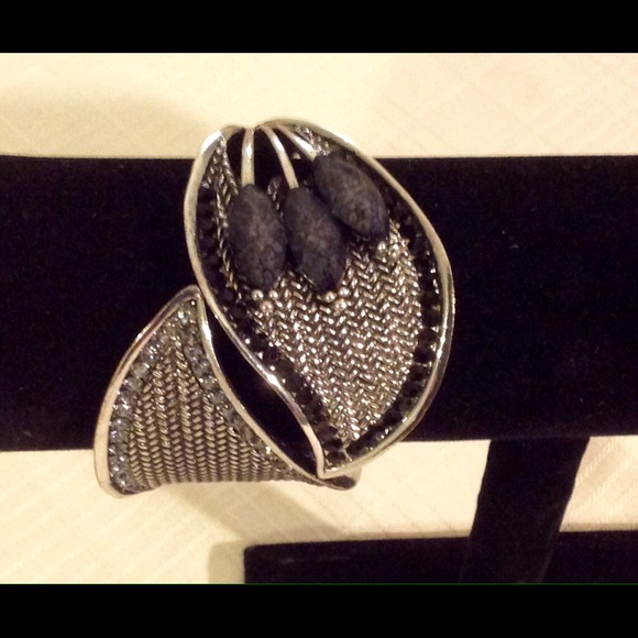 Hinged Bangle Bracelet - Picture 3 of 3