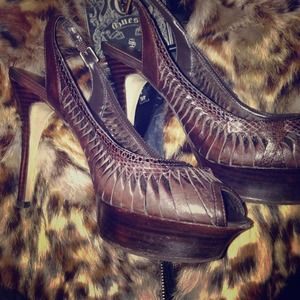 Guess chocolate colored leather heels