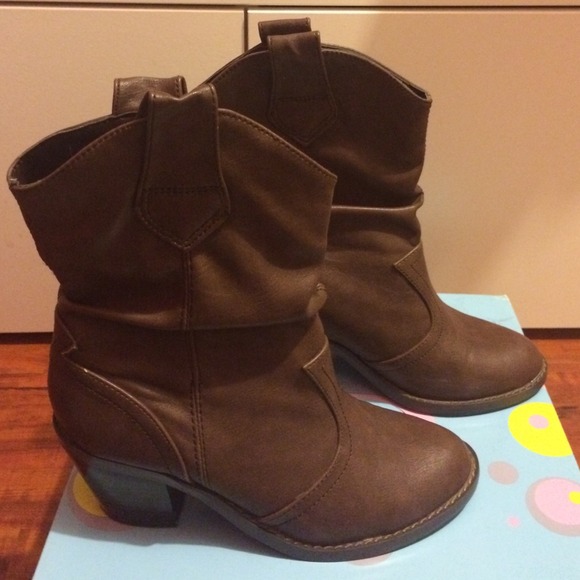Dark brown cowgirl boot