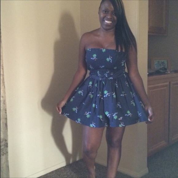 Hollister Halter Dress - Picture 5 of 5