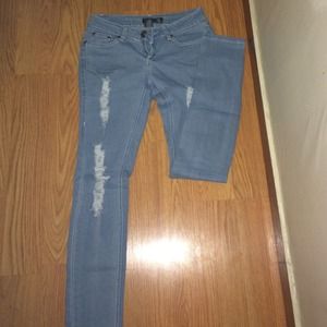 NWOT light wash distressed skinny jeans