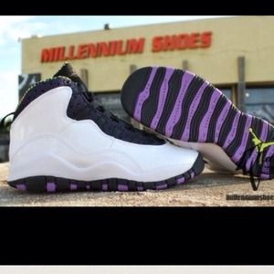 Kids jordans size 2.5