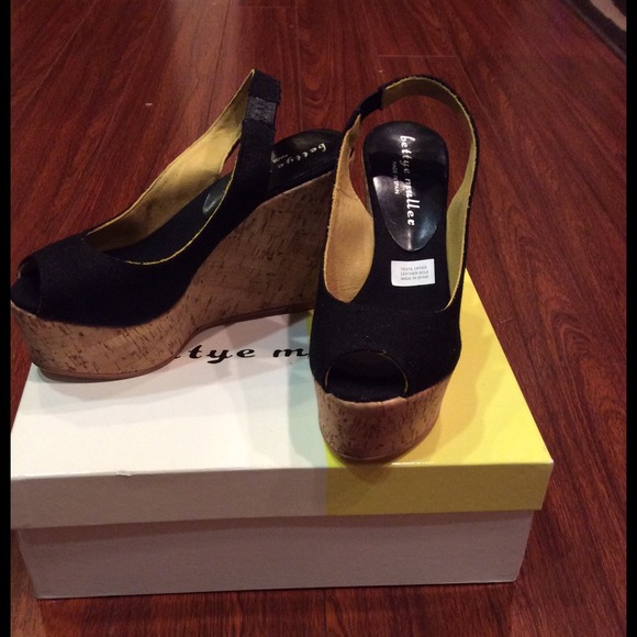 BNIB Bettye Muller Black linen cork wedge