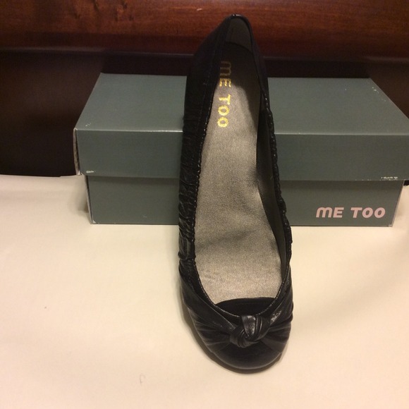 me too Lawton 4 black glazed goat 9.5 M shoes
