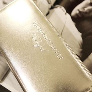 🚫Sold on eBay🚫Victoria Secret Silver Long Wallet