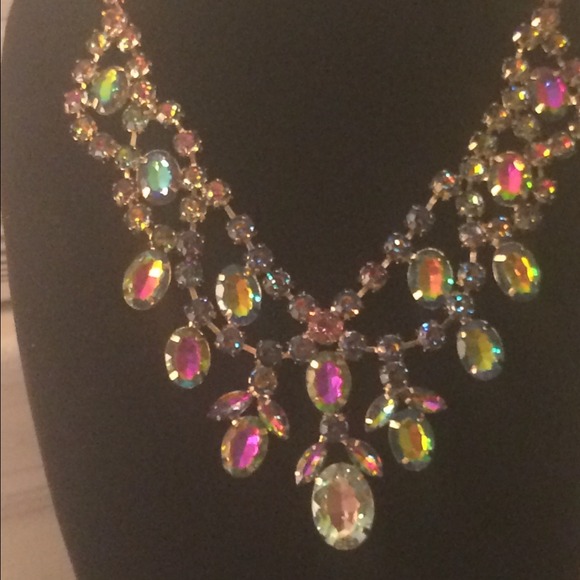 Jeweled bid necklace multi color - Picture 2 of 4