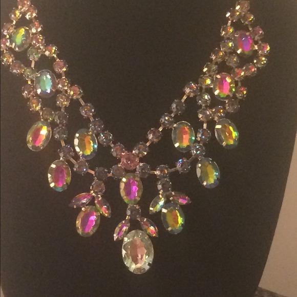Jeweled bid necklace multi color - Picture 4 of 4