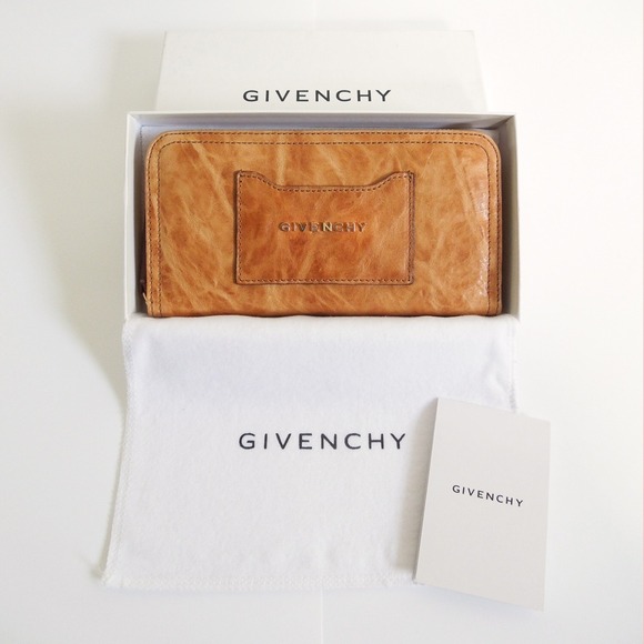 Givenchy Pandora Wallet in Tan 👏REDUCED👏