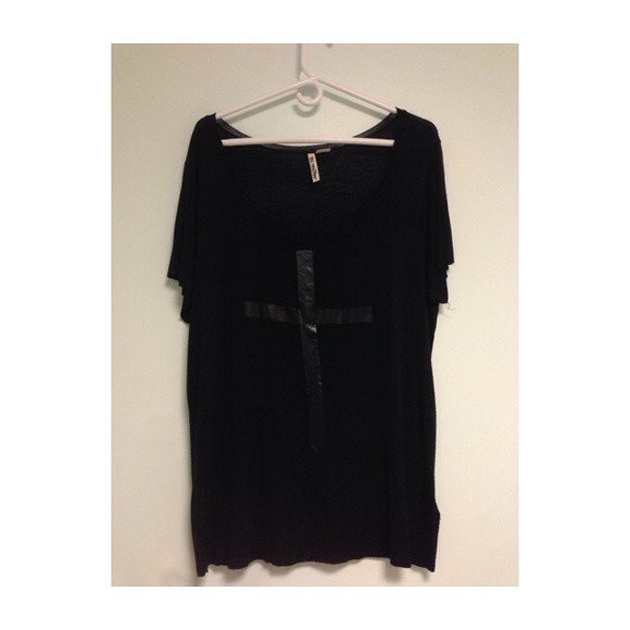 Topshop Tops - ❌Sold in Bundle❌Black on Black Cross Tee