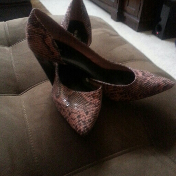 Mock snakeskin Heels Sz 11