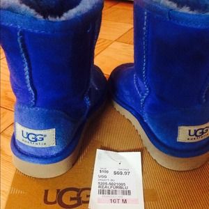 GENTLY WORN KIDS BLUE 💙 UGGS!