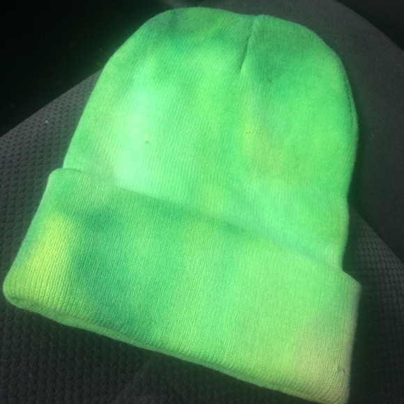 GUN IMPRINT CLUTCH / BEANIE BUNDLE