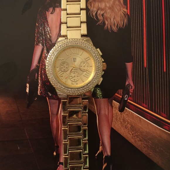 BRAND NEW GOLD WATCH