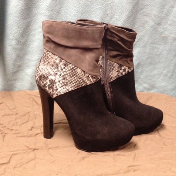 Bakers Boots - Bakers platform ankle booties