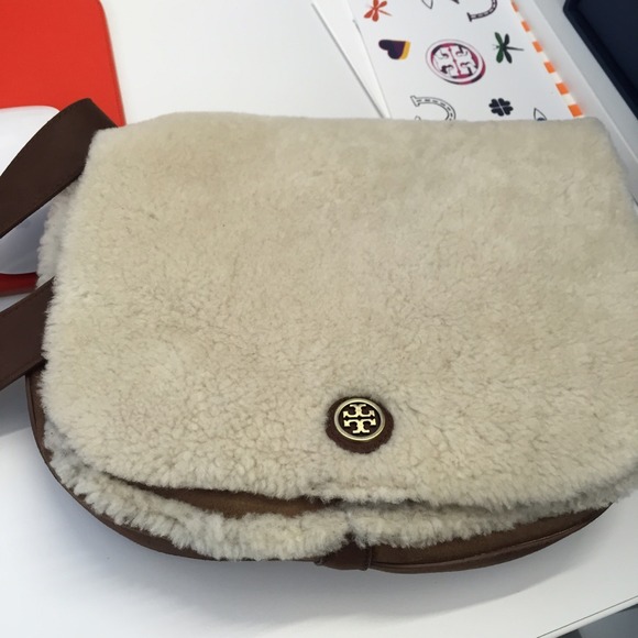 Tory burch shearling messenger bag
