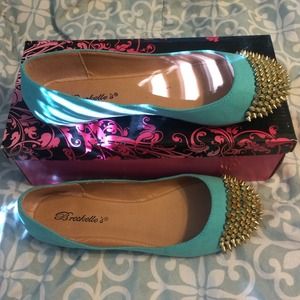 Studded mint flats
