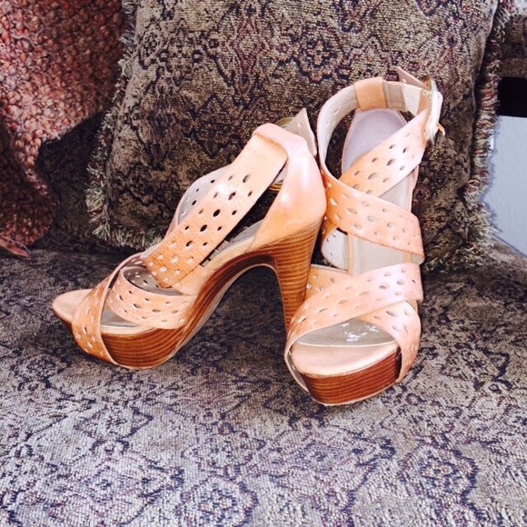 Jessica Simpson Platform with wooden stack.