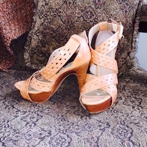 Jessica Simpson Platform with wooden stack.