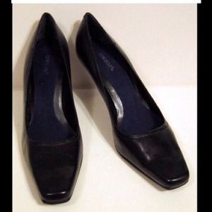 Aerosoles "Envy Black Leather Pumps